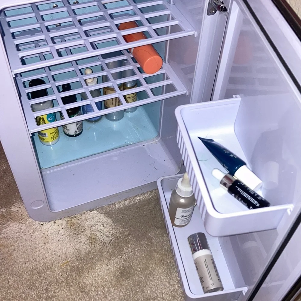 Mini fridge - Picture 2 of 2